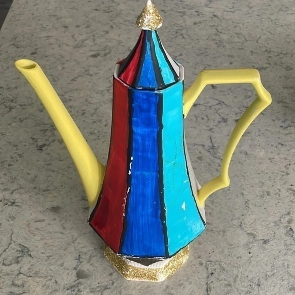 Alice in Wonderland tea pots for stage Props
